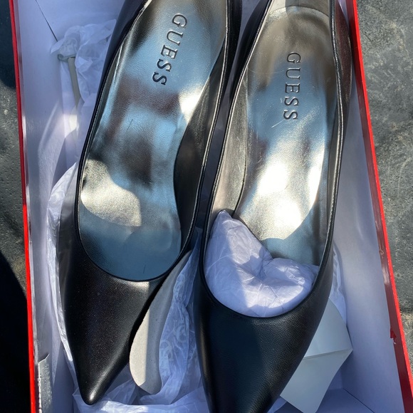 BNIB Guess Pointed Heels - Picture 1 of 4